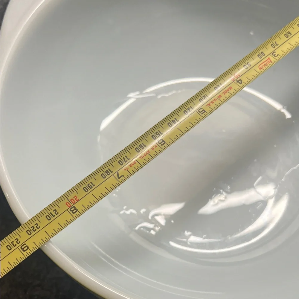 Vintage green Pyrex #024 mixing bowl with handles.  No chips or cracks. 2qt